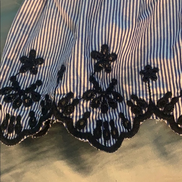 J Crew. White tank top with ruffle bottom - Picture 2 of 4